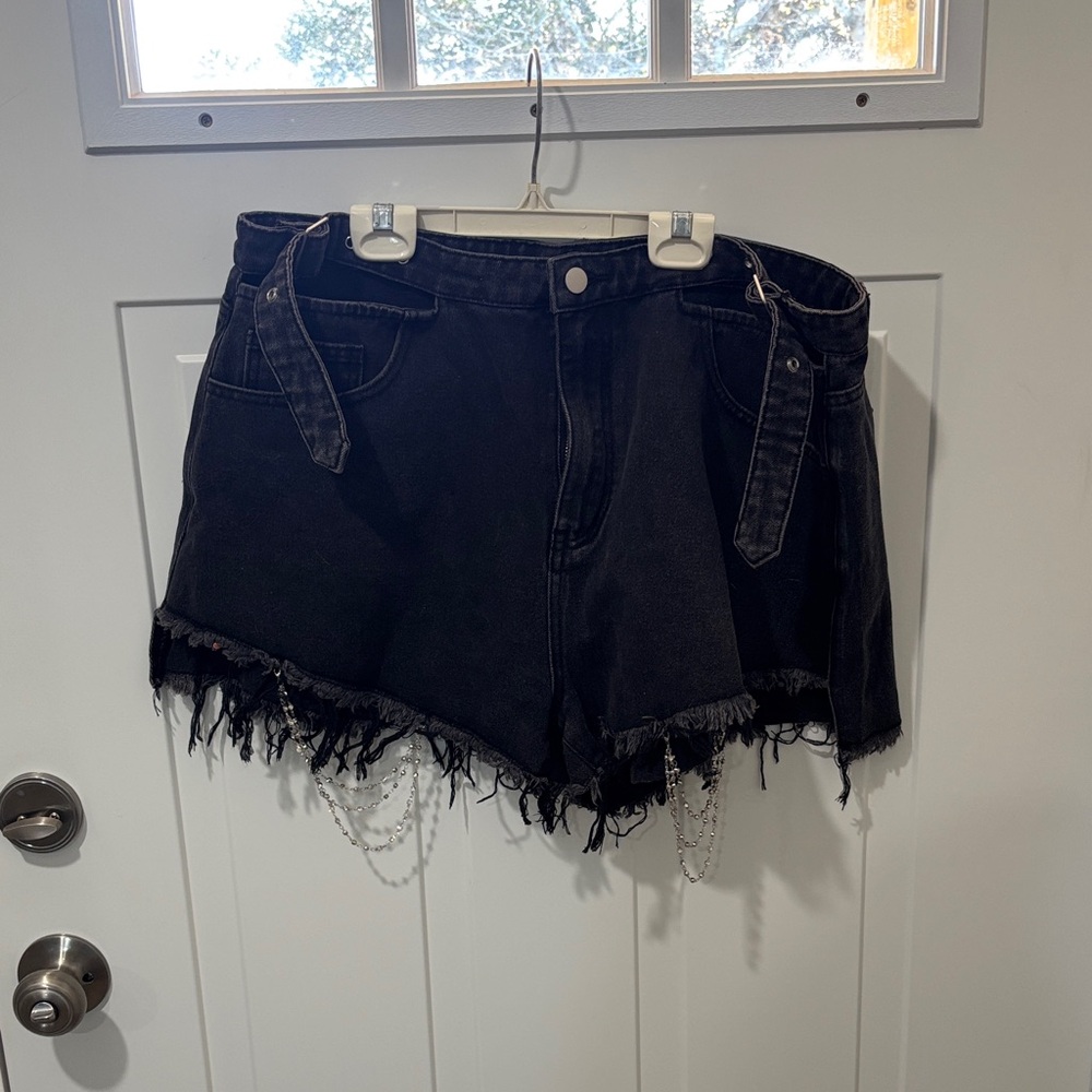 Women's Black Distressed Denim Chain-Trim Shorts